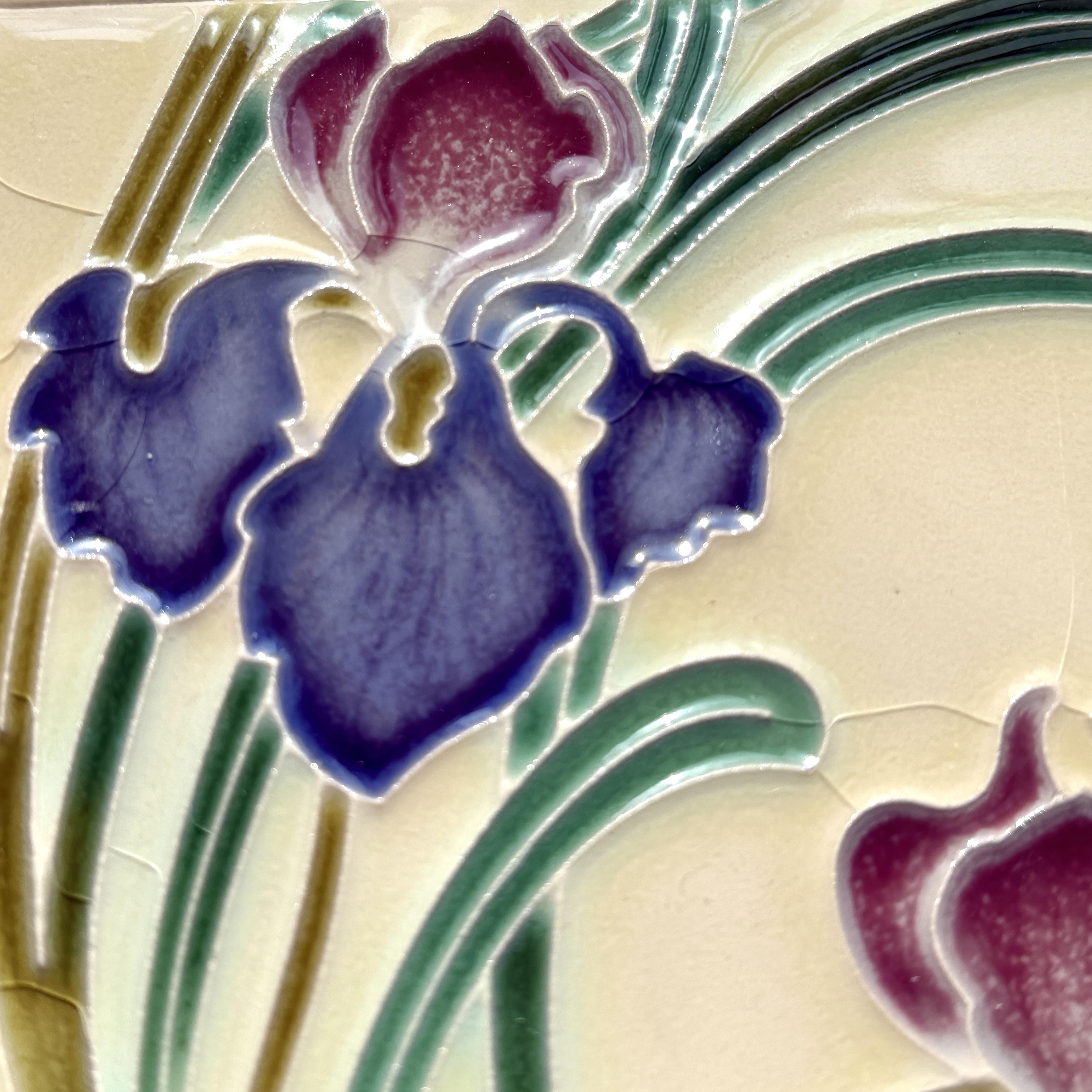 Gạch ốp tường gốm tráng men 3D khắc lại kiểu cổ điển tùy chỉnh, họa tiết gradient hoa diên vĩ tím phong cách hiện đại, dành cho gạch chịu lửa vuông.