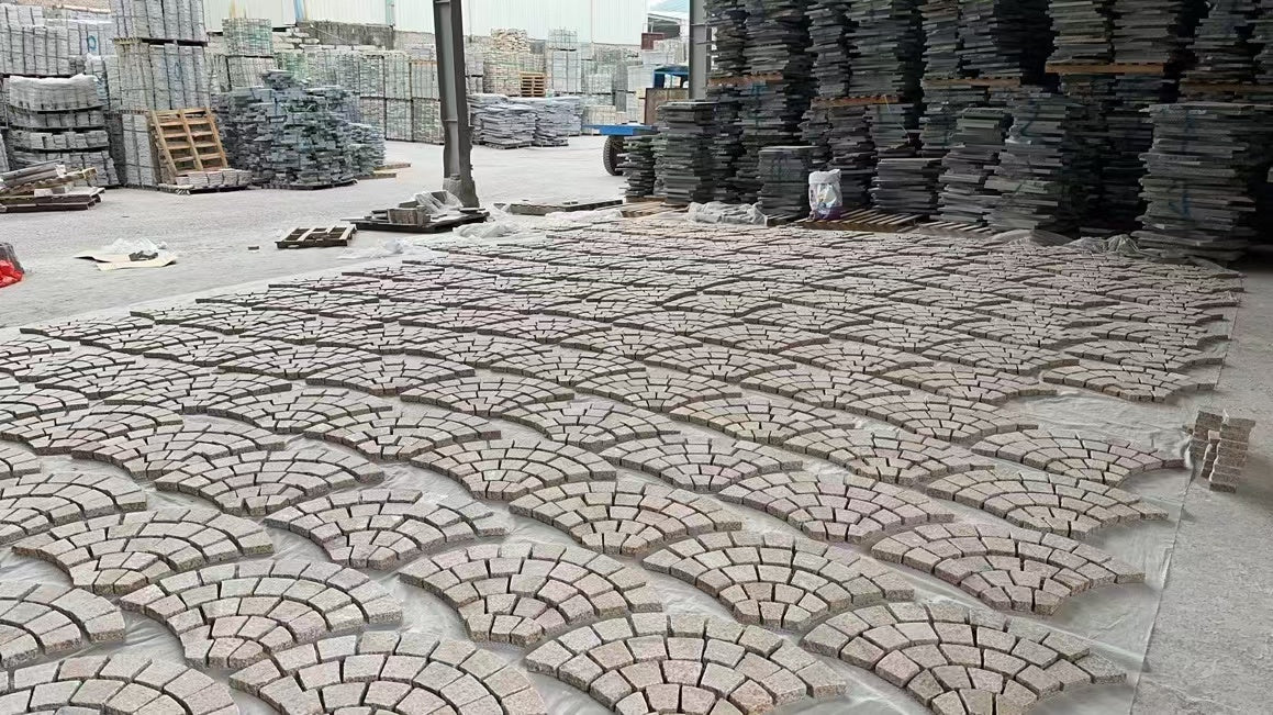 Đá lát vỉa hè hình quạt bằng đá granite phong cách nông thôn trung đại hiện đại, màu xám nhạt