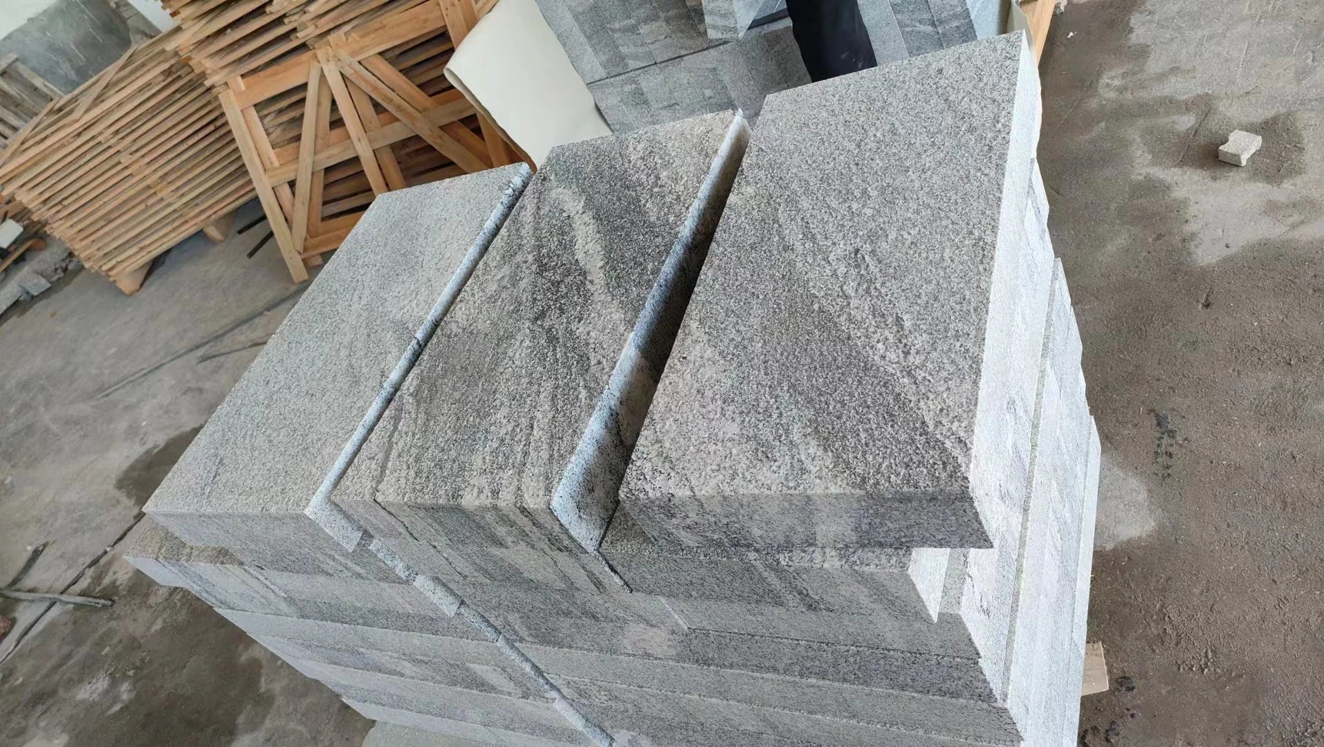 Gạch lát đường chống trượt đá granite xám đen