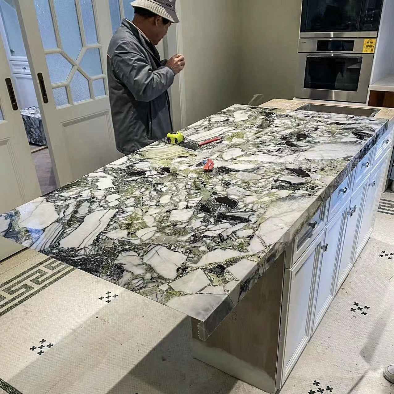 Giá xuất xưởng Trung Quốc Đá cẩm thạch xanh tự nhiên ngọc bích lạnh dùng để trang trí mặt bàn trong nhà