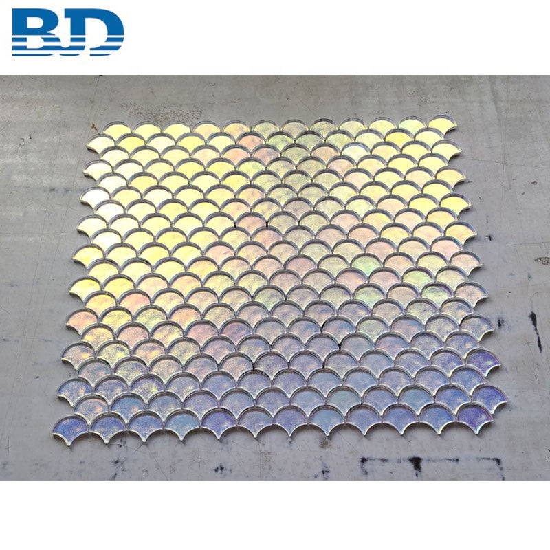 Gạch ốp tường mosaic thủy tinh pha lê vảy cá óng ánh