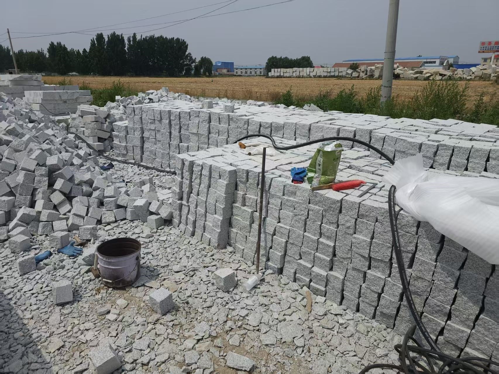 Đá granite đỏ ngọc trai đánh bóng cứng