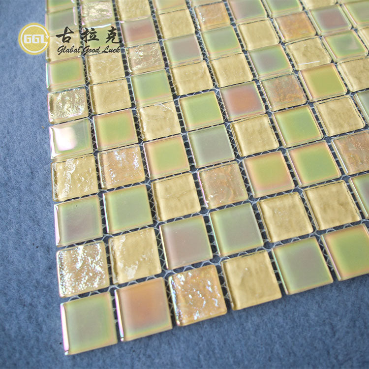 Gạch Mosaic Kính Vuông Vàng Đậm Óng Ánh Sáng Bóng Phong Cách Hiện Đại Trang Trí Tường Bể Bơi Phòng Tắm