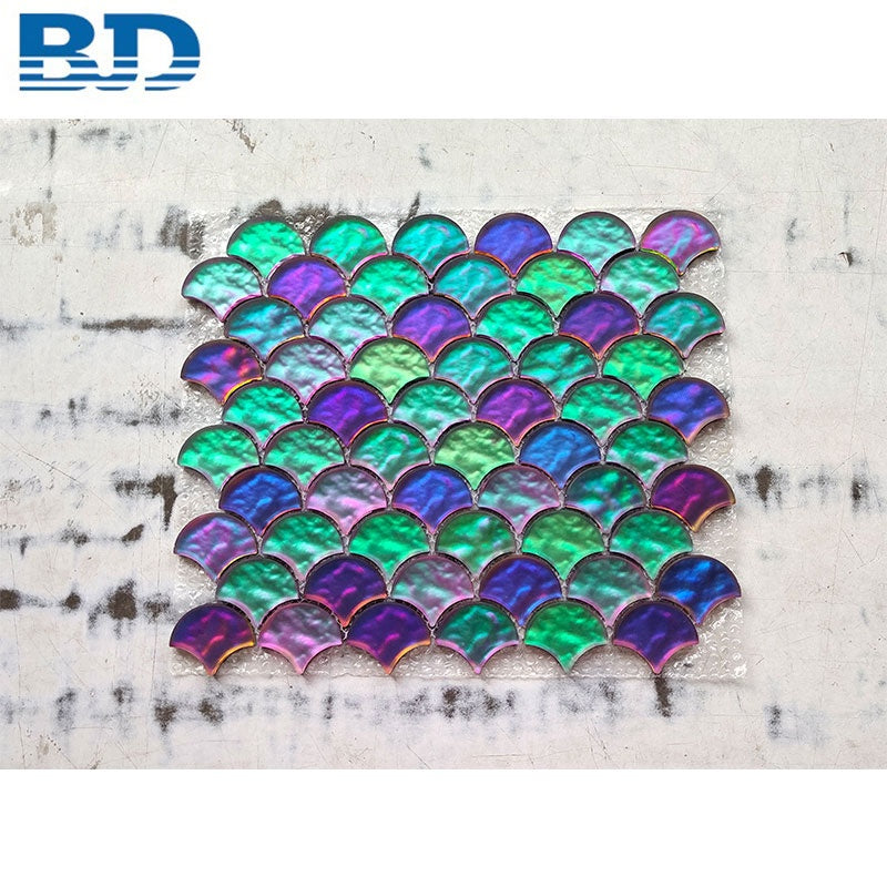 Gạch ốp tường mosaic thủy tinh pha lê vảy cá óng ánh