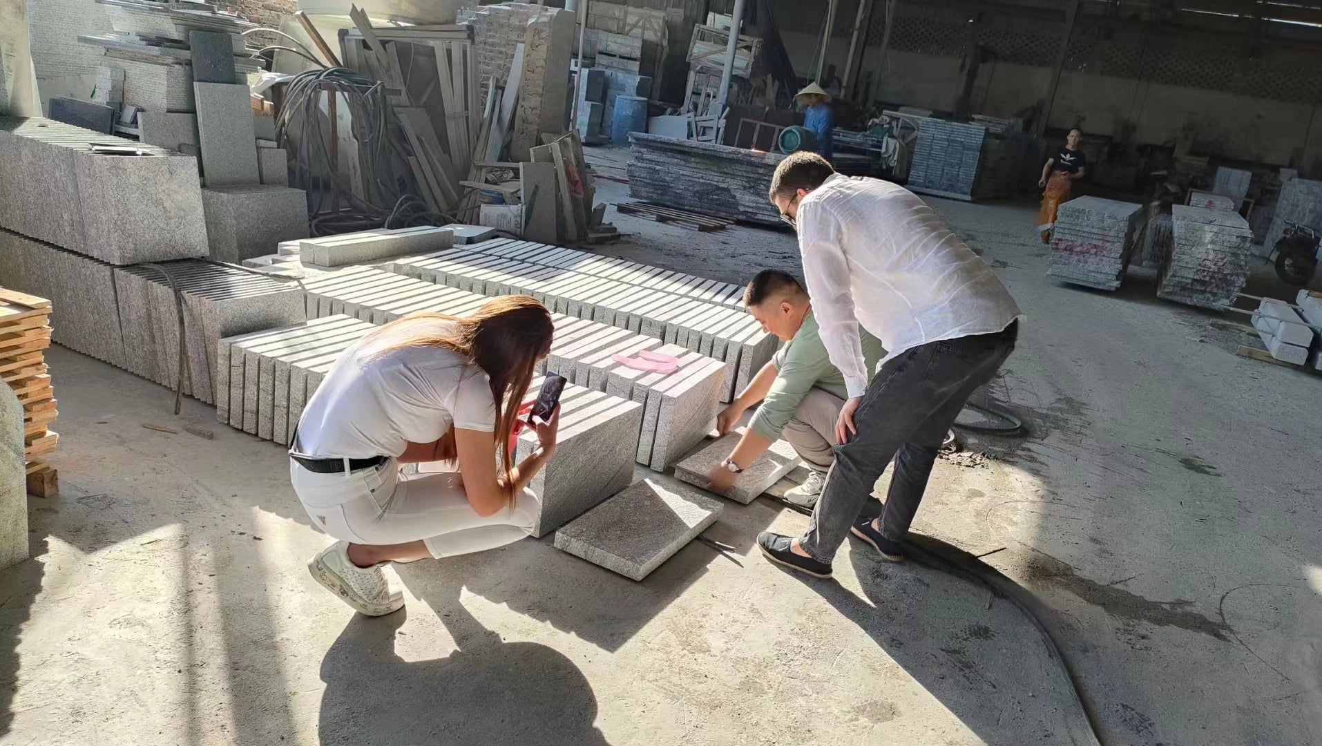 Gạch lát đường chống trượt đá granite xám đen