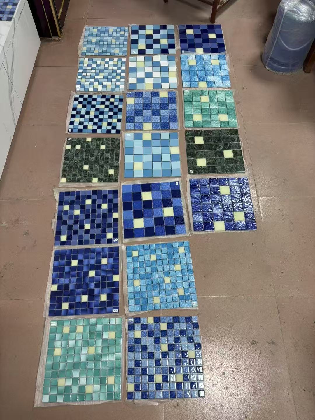 Gạch Mosaic Gốm Sứ Dạ Quang Cho Hồ Bơi