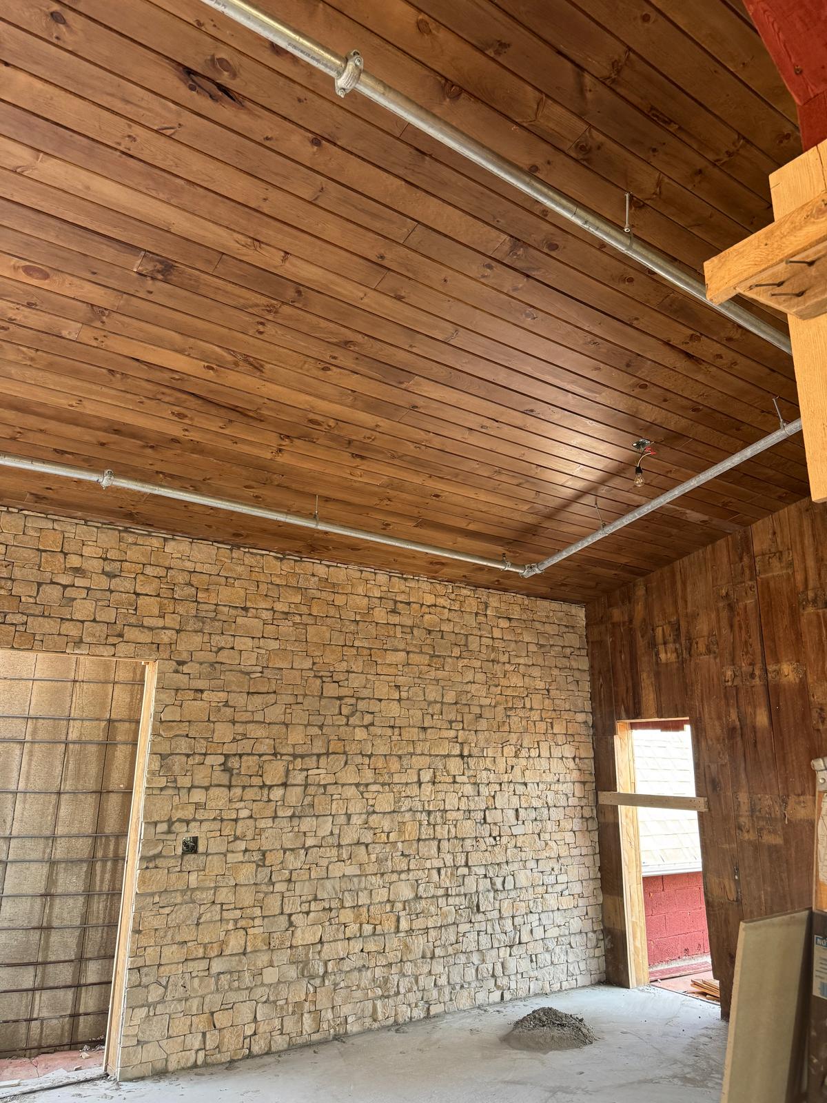 Tấm Ốp Tường Ngoại Thất Đá Phiến Vôi Vàng Tự Nhiên Thiết Kế Hiện Đại