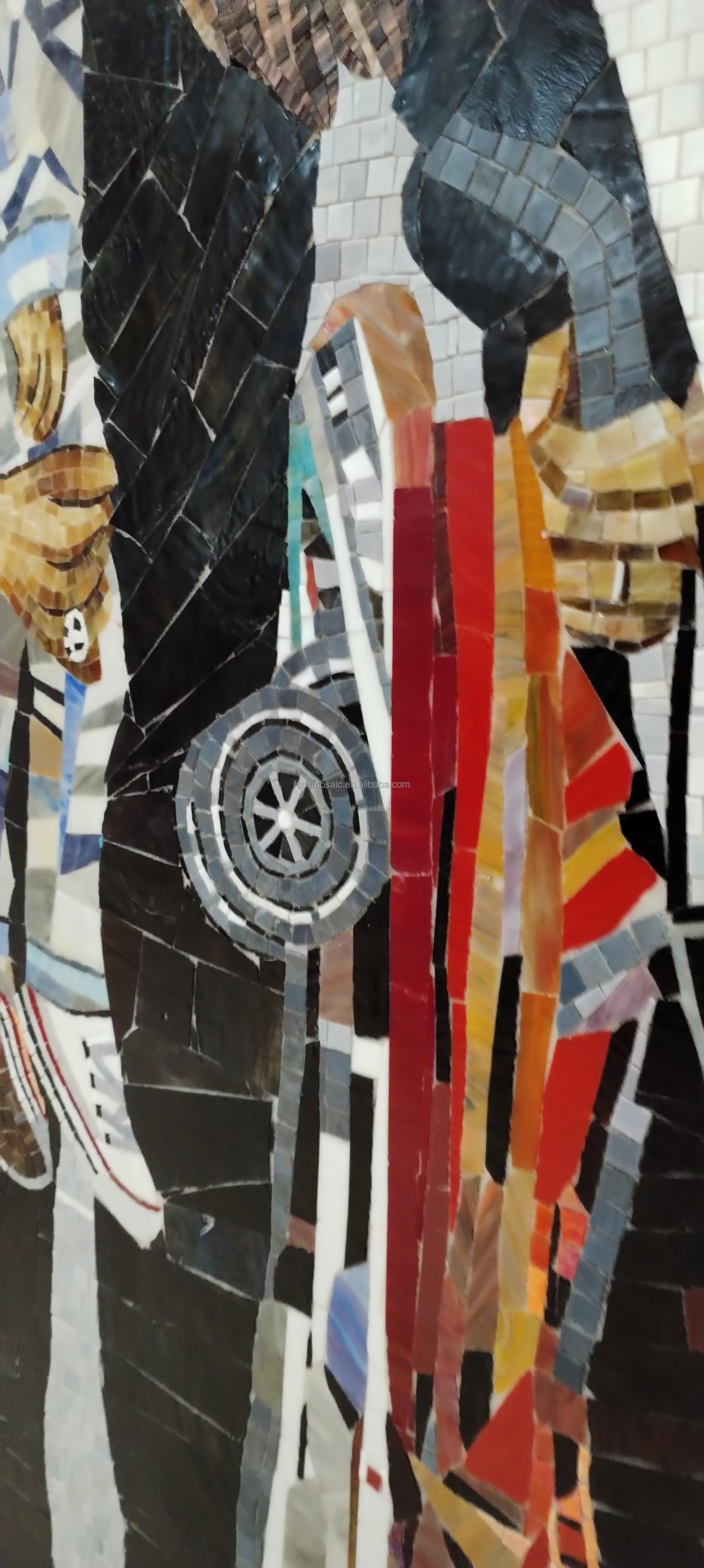 Tranh khảm kính cắt tay họa tiết người trên tường nội thất tùy chỉnh