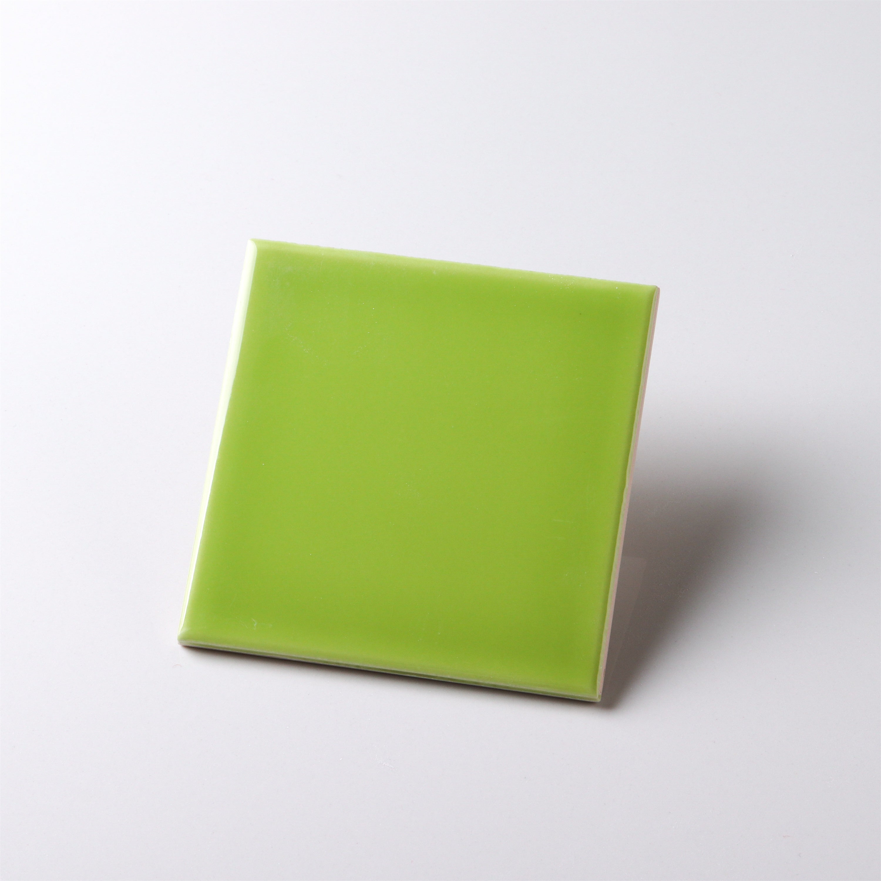 Gạch thẻ men sứ ốp tường và lát sàn 100x100mm giá rẻ Trung Quốc dùng cho khu vực ốp tường phòng tắm/nhà bếp/phòng tắm vòi sen.