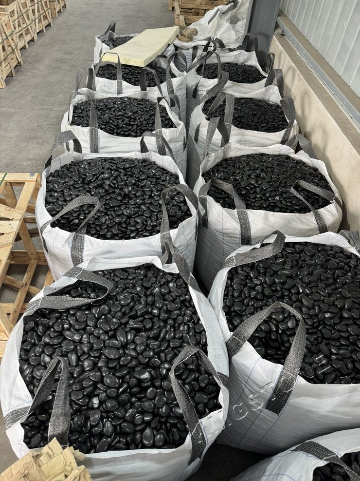 Đá cuội sông tự nhiên đen trắng lát vườn, chất lượng cao cấp, từ lòng sông