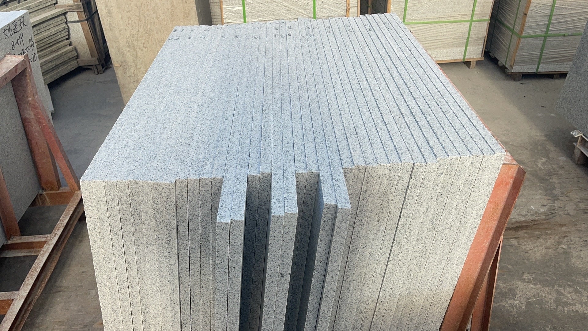 Mặt bàn đá granite màu trắng xám kiểu cổ điển, đánh bóng và búa lửa, dùng cho hầm rượu, cầu thang, phòng giặt