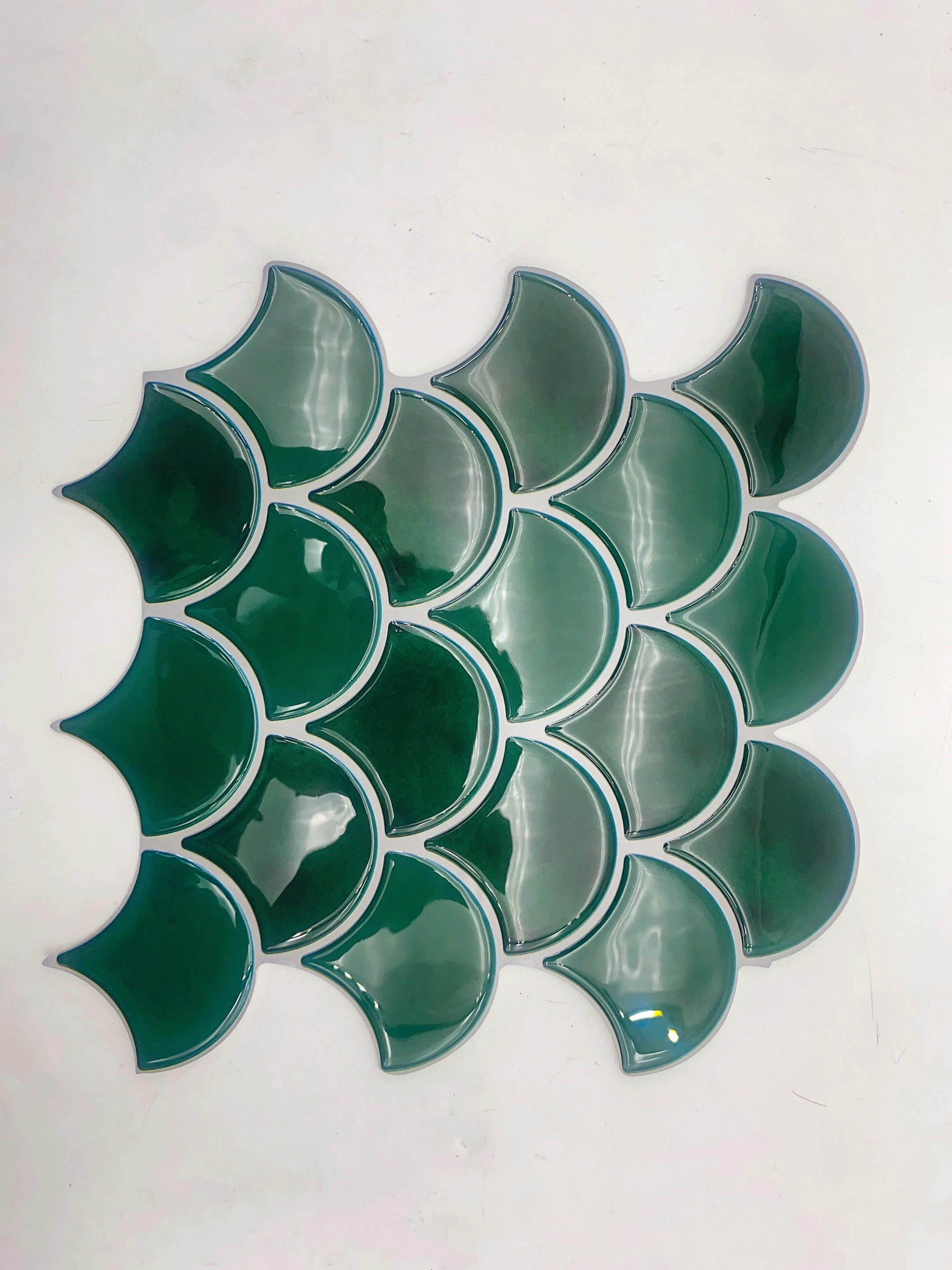 Tấm ốp tường PVC bóc dán họa tiết vảy cá hỗn hợp ốp backsplash