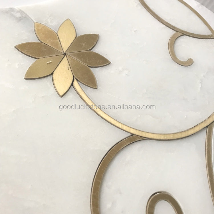 Gạch mosaic hình dạng không đều phối đá cẩm thạch trắng Thassos và hoa đồng thau
