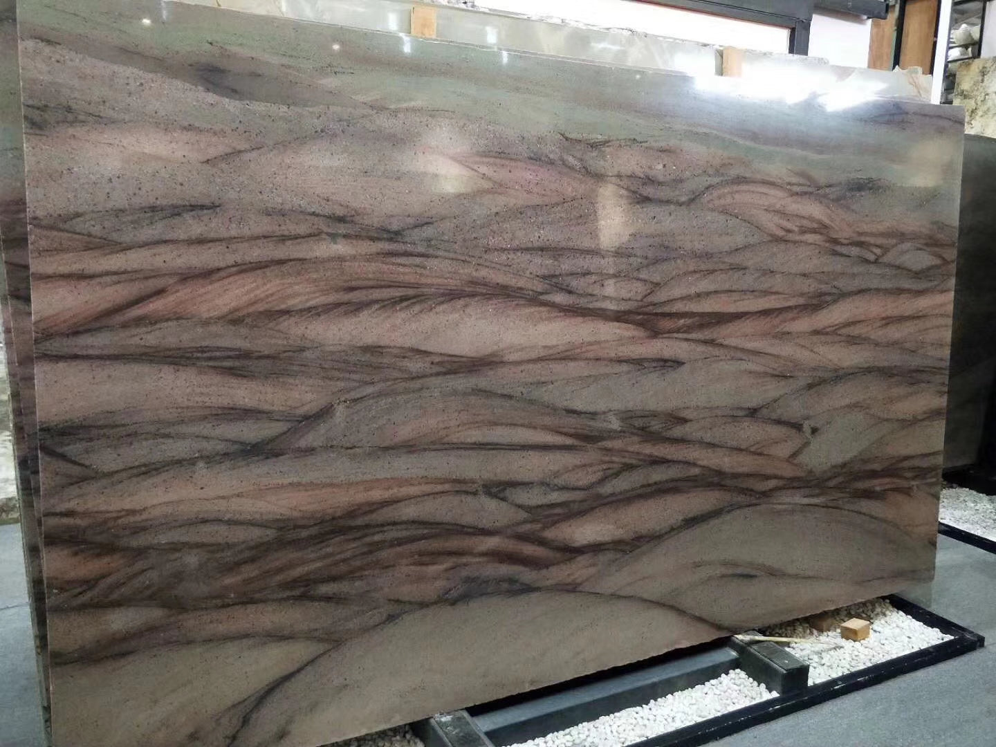 Đá Quartzite tinh thể đỏ ốp tường đánh bóng tự nhiên trang trí