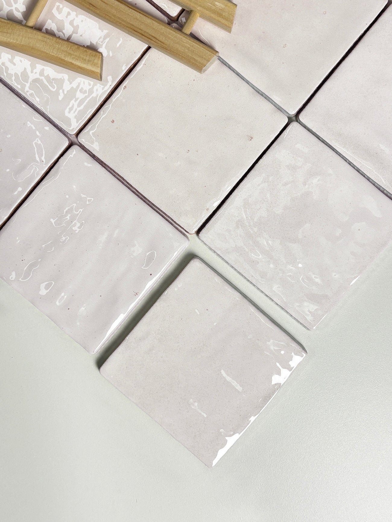 Gạch ốp tường thủ công vitrified phong cách Pháp 100x100mm, thiết kế màu kem bóng mờ