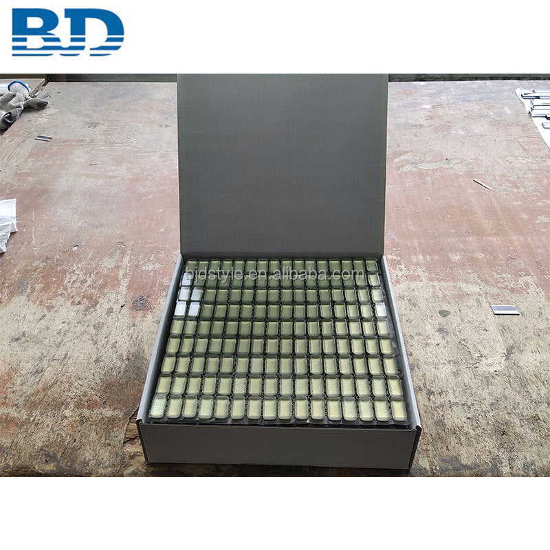 Trực tiếp từ nhà máy Gạch mosaic thủy tinh hình chữ nhật mini Sơn màu kim loại pha lê Bề mặt satin mịn Điểm nhấn trang trí tường cho Nhà bếp Phòng tắm