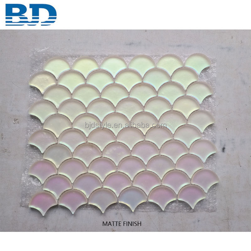 Gạch ốp tường mosaic thủy tinh pha lê vảy cá óng ánh