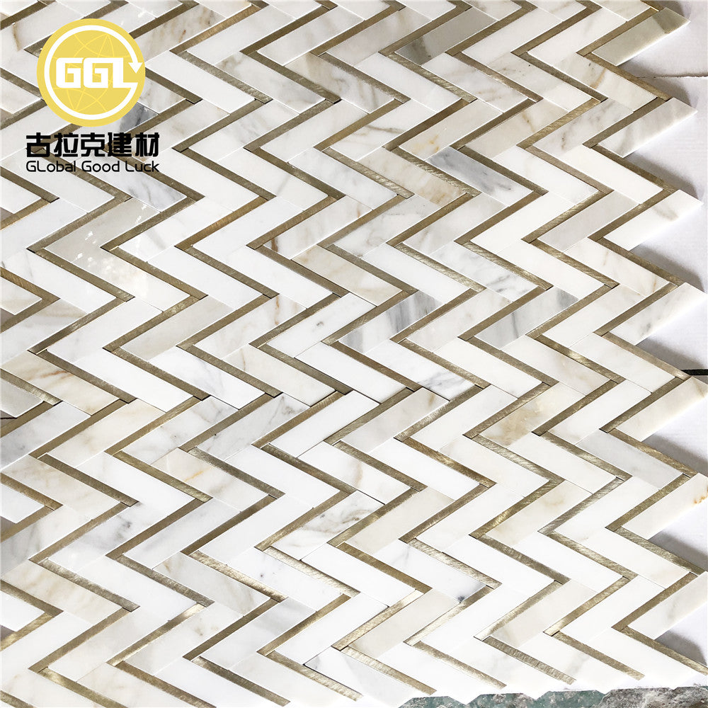Gạch Mosaic Hình Xương Cá Calacatta Gold Phối Đồng Thau