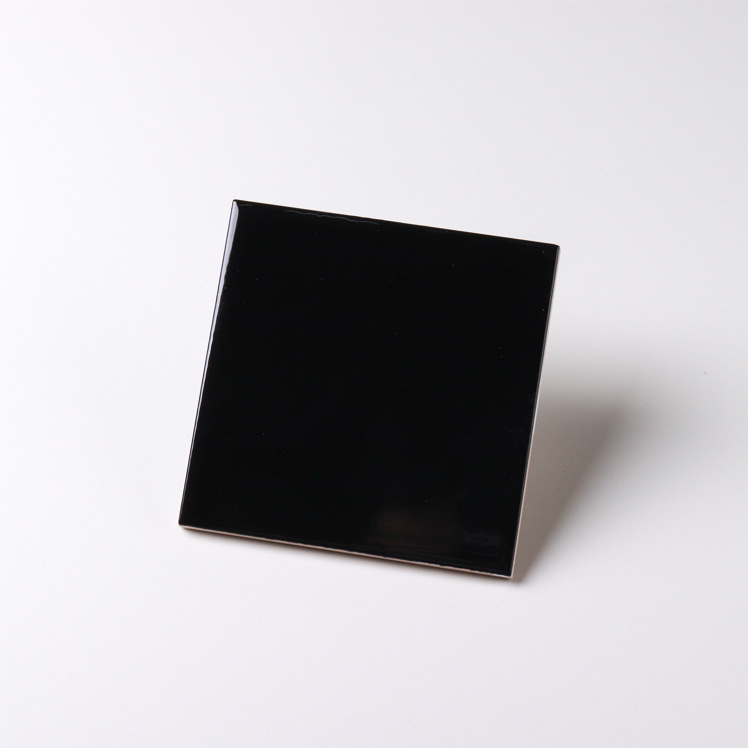 Gạch thẻ men sứ ốp tường và lát sàn 100x100mm giá rẻ Trung Quốc dùng cho khu vực ốp tường phòng tắm/nhà bếp/phòng tắm vòi sen.