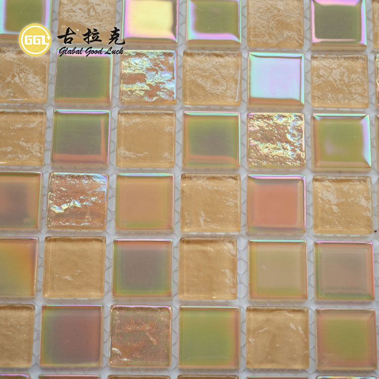 Gạch Mosaic Thủy Tinh Vàng Nhạt Hình Vuông Dày 4mm Trực Tiếp Từ Nhà Máy Dùng Cho Hồ Bơi Ngoài Trời & Spa