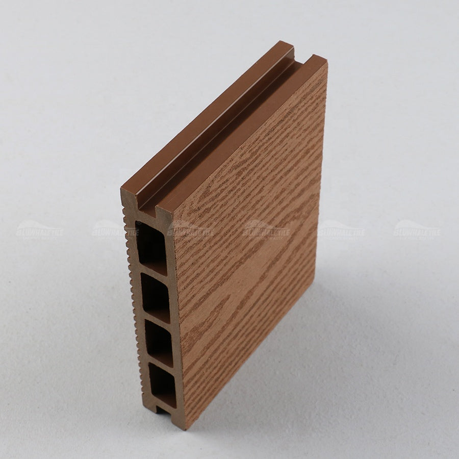 Gạch lát sàn gỗ nhựa composite chống trơn, thân thiện với người đi chân trần, dùng ngoài trời cho bể bơi