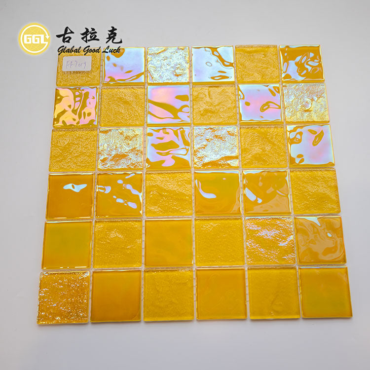 Gạch Mosaic Thủy Tinh Vuông Màu Vàng Óng Ánh dùng cho Hồ Bơi và Trang Trí Tường