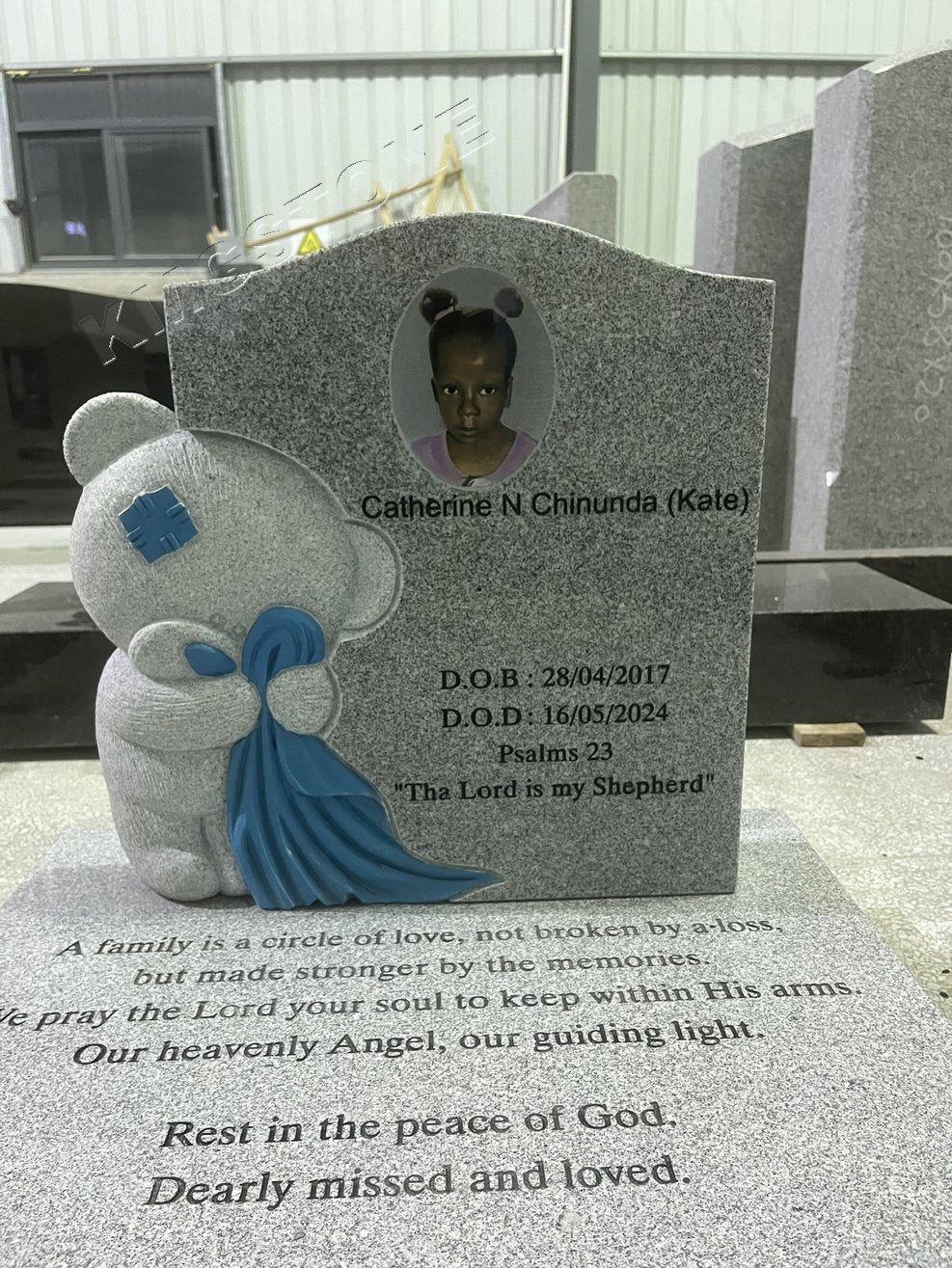 Mộ đá bằng đá hoa cương và cẩm thạch phong cách Châu Âu có thể tùy chỉnh, dùng để tưởng niệm tại nghĩa trang