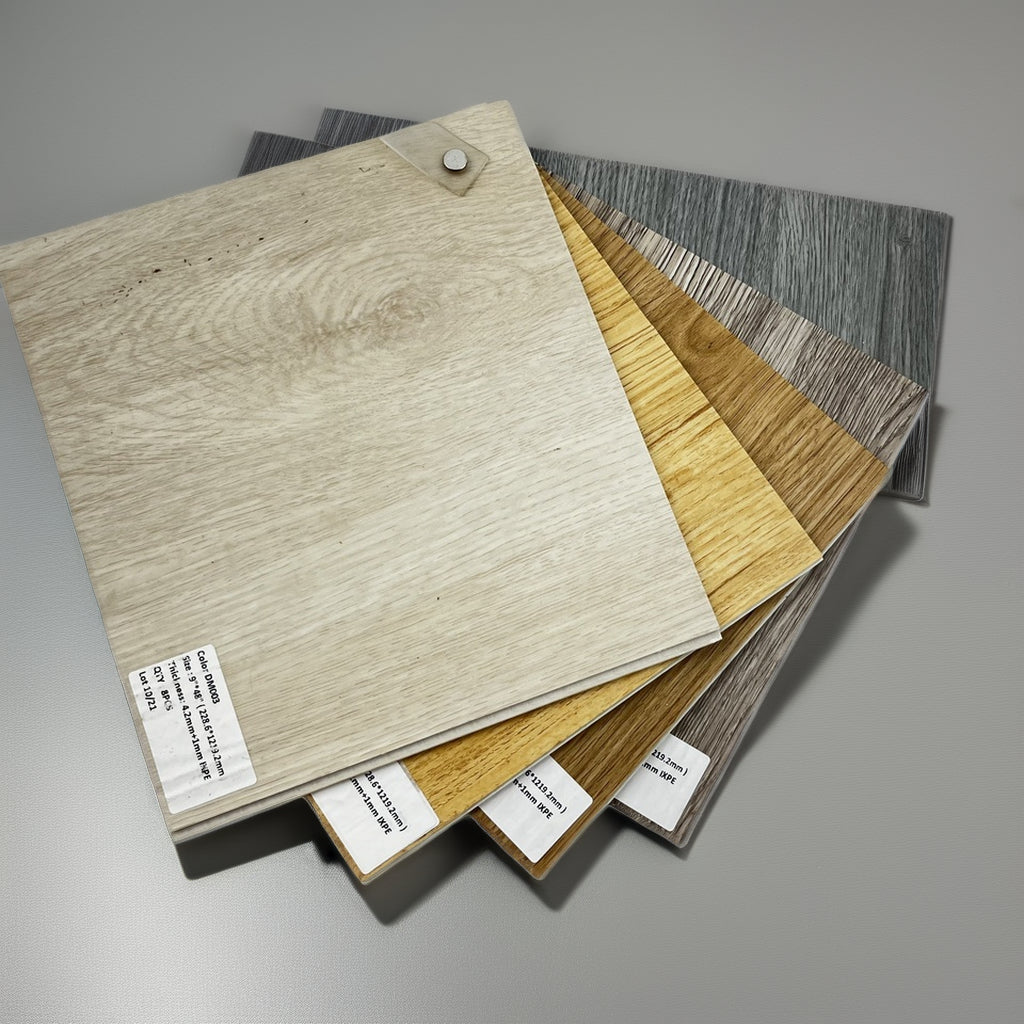 Miếng dán sàn nhựa LVT PVC tự dính dạng tấm ván vân gỗ dùng trong nhà, lưng khô