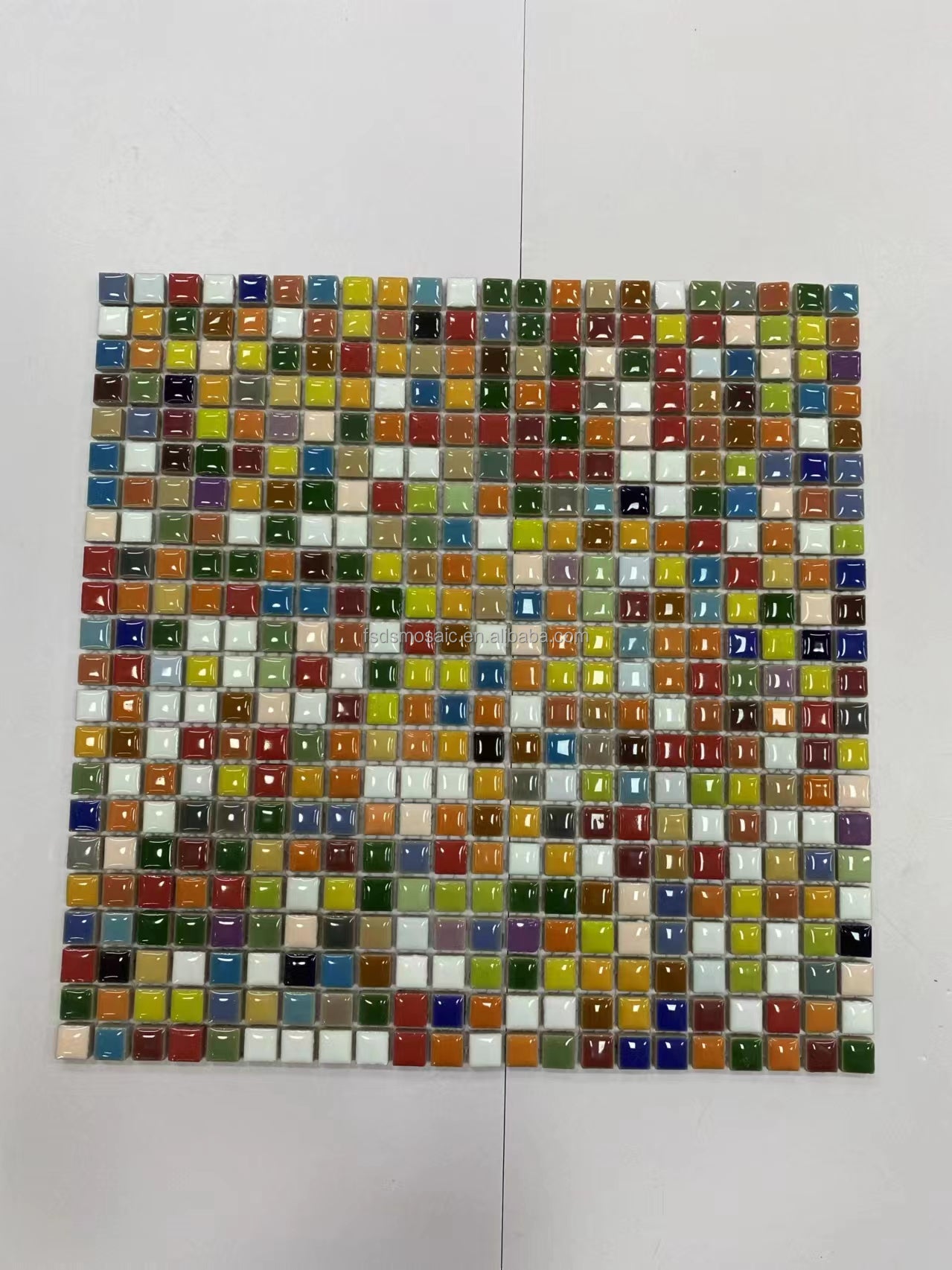Gạch Mosaic Sứ Gốm Lát Sàn Hình Vuông Nhỏ Cầu Vồng Đa Sắc, Dùng cho Ốp Tường Bếp, Tường Trang Trí và Sàn
