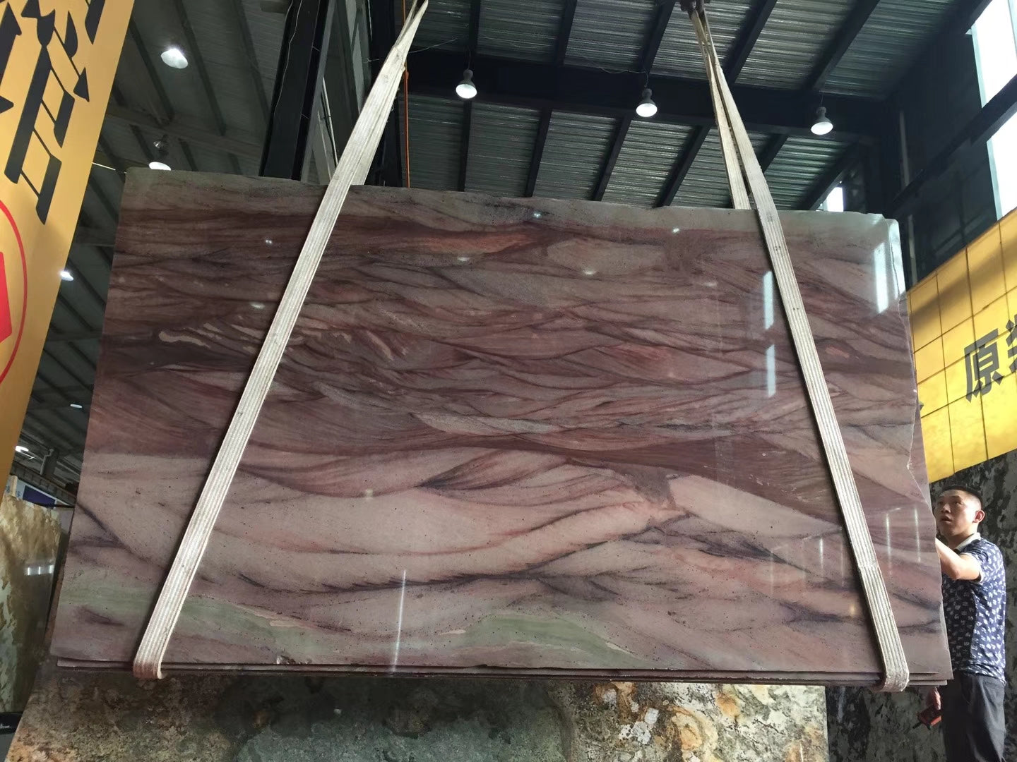 Đá Quartzite tinh thể đỏ ốp tường đánh bóng tự nhiên trang trí