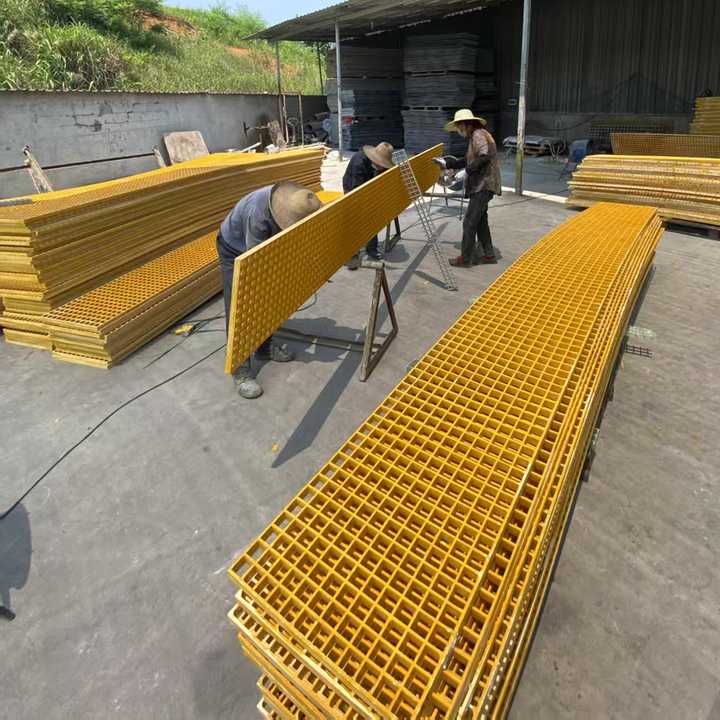 Chất lượng ổn định Nhà cung cấp bán chạy nhất 38*38*30 Nền cách nhiệt sợi thủy tinh bền chắc Lưới Frp làm đẹp cho xe