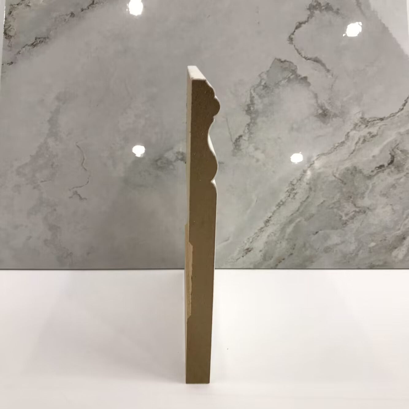 Giá sỉ Phào chân tường MDF trắng hiện đại đã sơn lót