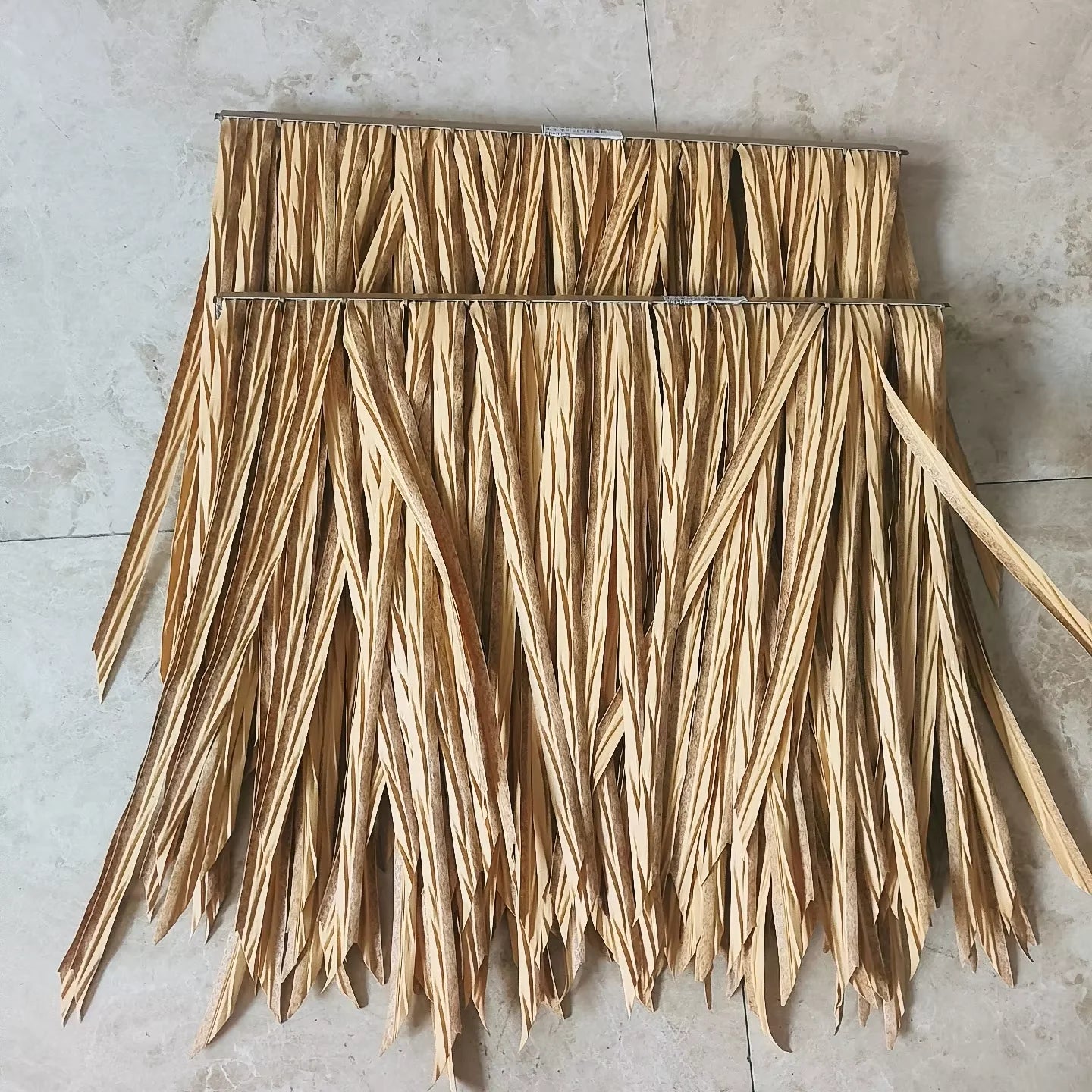 China Eco Friendly Extrusion Plastic Fireproof Artificial Synthetic Straw Thatch Roof Tiles for Villa Decorate