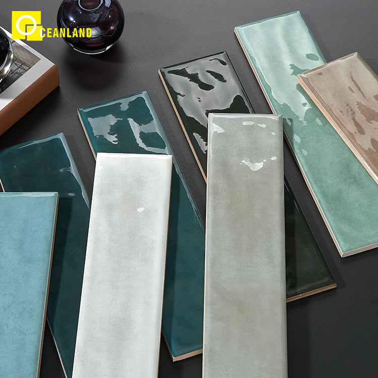 Gạch ốp tường 75x300 hình chữ nhật kiểu gạch thẻ, bề mặt bóng có kết cấu, dùng cho phòng tắm và bếp.
