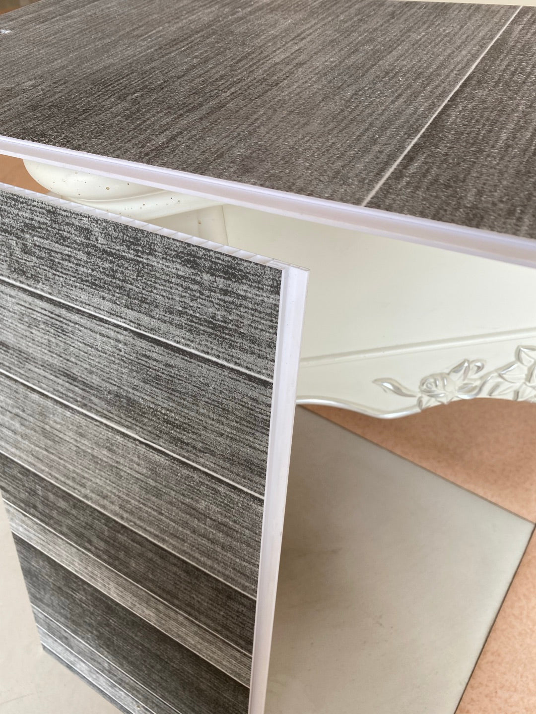 Tấm Trần PVC Trang Trí Rộng 250mm Kiểu Tấm Lợp Hiệu Ứng Gạch Mosaic Màu Xám Đậm cho Phòng Tắm