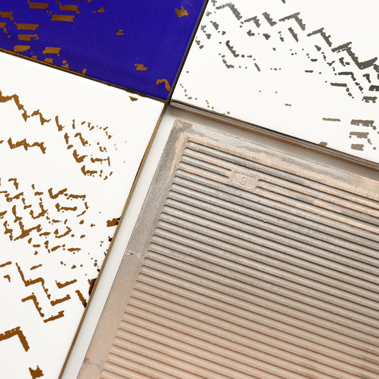 Gạch thẻ ốp tường men sứ mạ vàng