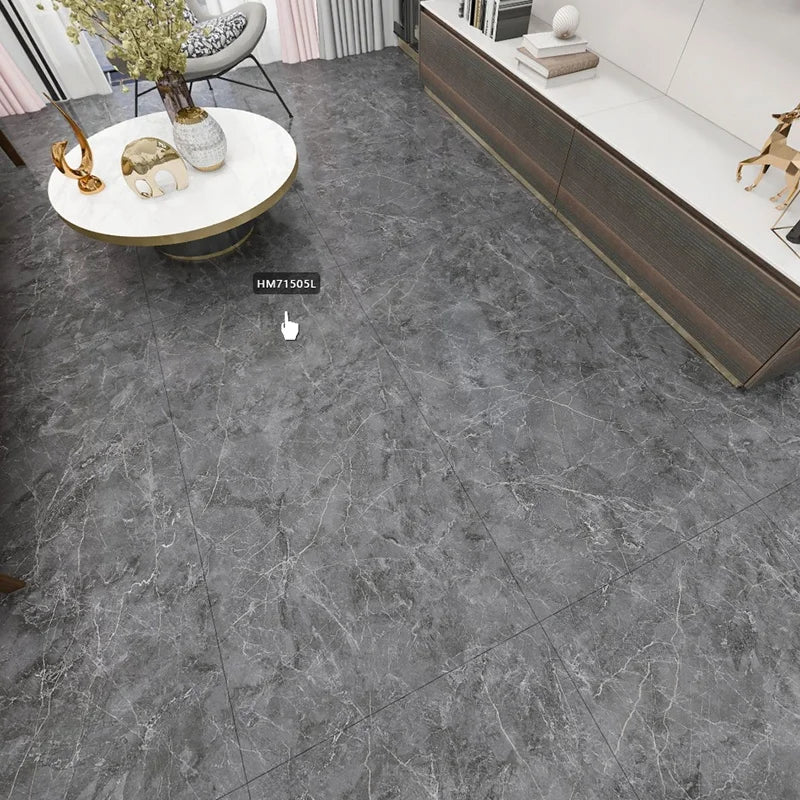 Tấm sứ lát sàn phòng ngủ sang trọng vân đá cẩm thạch bóng, kích thước lớn 750x1500mm