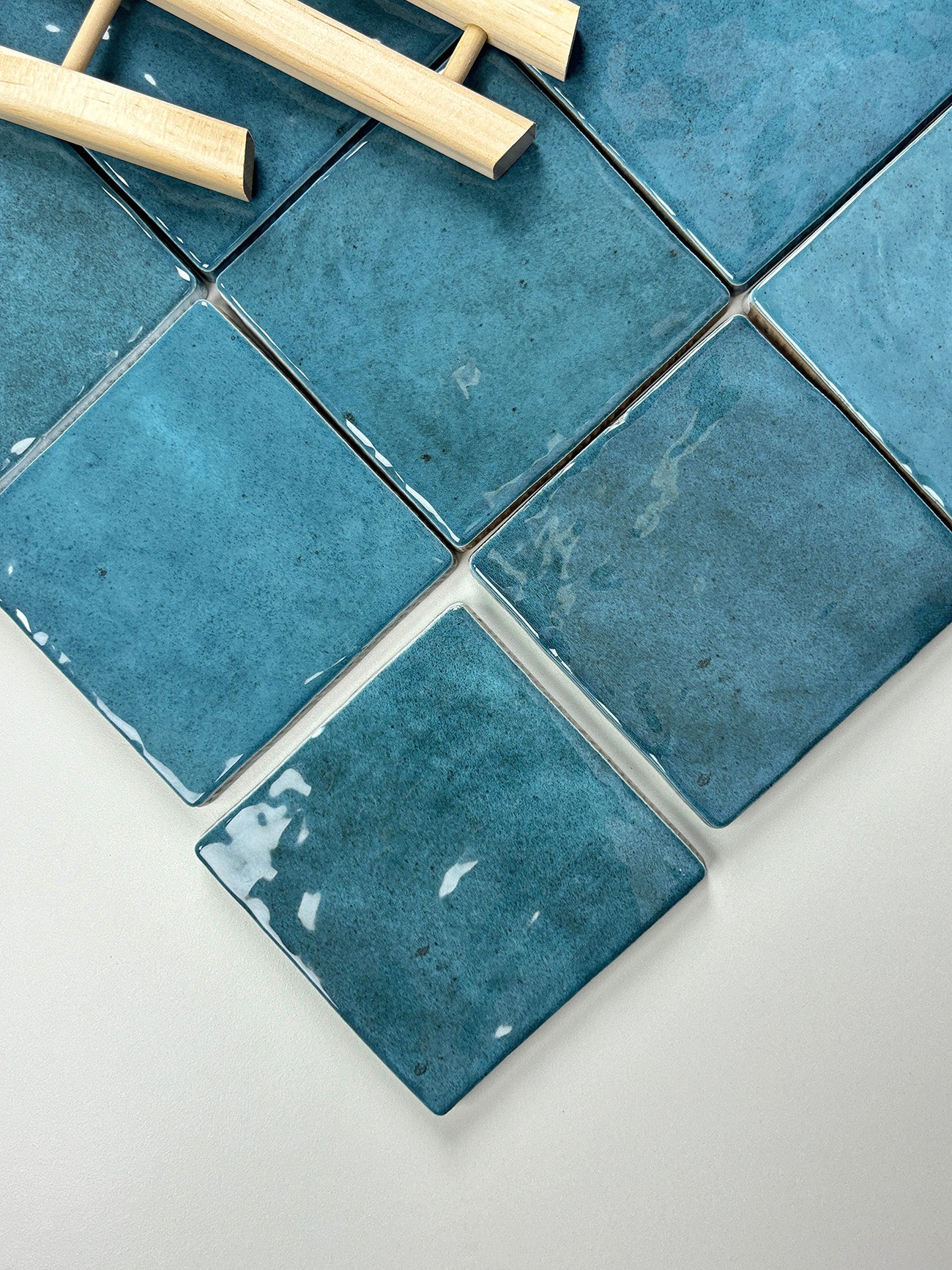 Gạch ốp tường thủ công vitrified phong cách Pháp 100x100mm, thiết kế màu kem bóng mờ