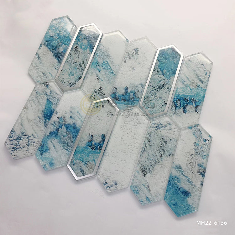 Gạch mosaic kính pha lê xanh họa tiết phối viền bạc và cạnh vàng