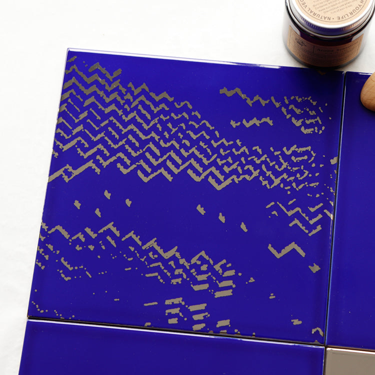 Gạch thẻ ốp tường men sứ mạ vàng