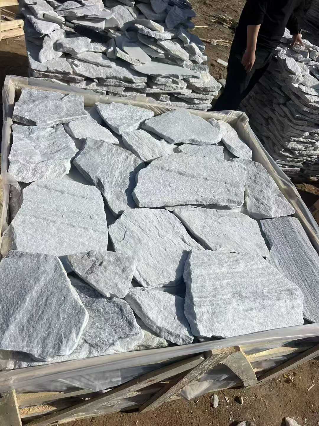 Ốp tường đá tự nhiên màu xám không đều, thiết kế tối giản, giá rẻ nhất