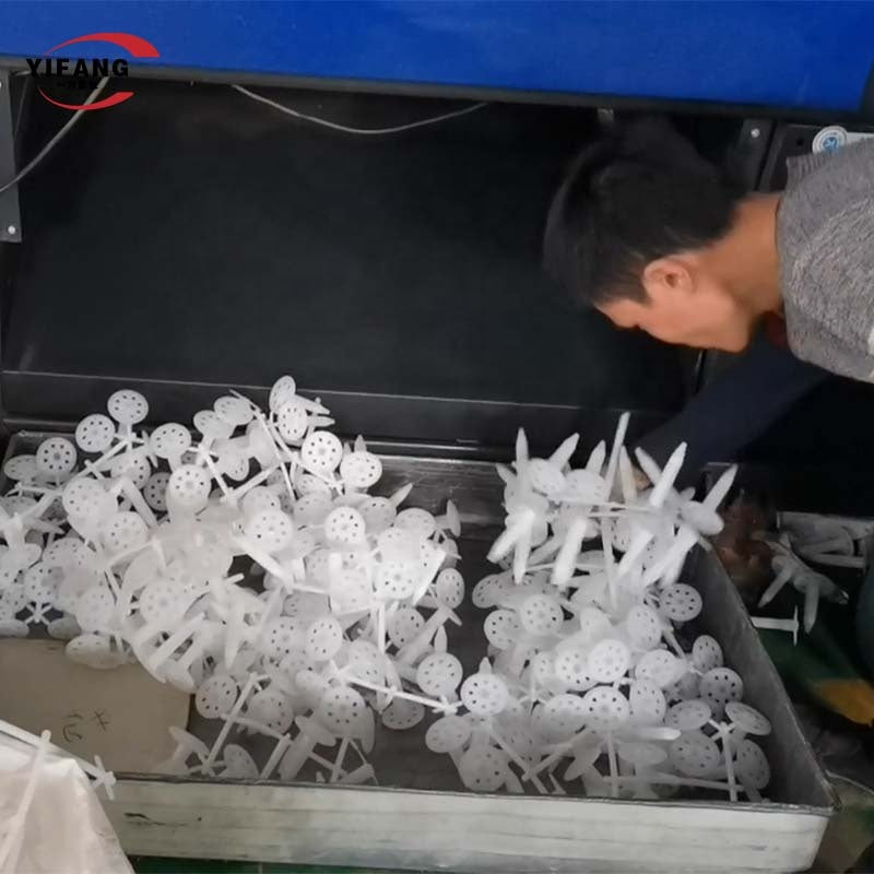 Móc treo tường bằng nhựa, đinh cách nhiệt phổ biến dành cho thị trường Hàn Quốc