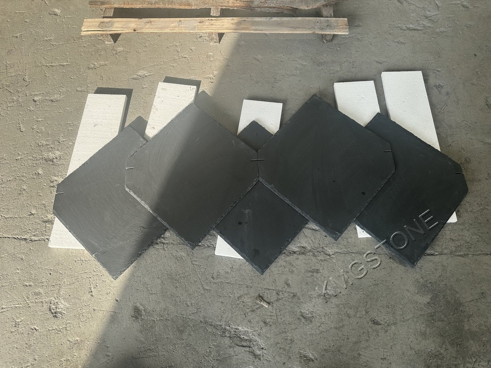 Ngói Lợp Đá Phiến Đen Tự Nhiên Hình Vuông Thiết Kế Hiện Đại & Châu Âu Dành Cho Khách Sạn Biệt Thự Công Viên Với Hoàn Thiện Mộc Mạc & Cổ Điển