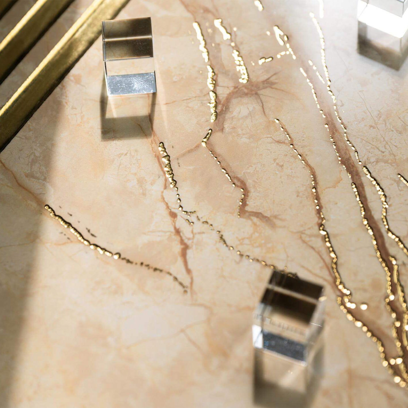 Gạch Chịu Lửa Men Đá Cẩm Thạch Đánh Bóng Mạ Vàng Cao Cấp 480x1200 Chống Trượt Thiết Kế Hiện Đại Dành Cho Bậc Cầu Thang Trong Nhà Trường Học