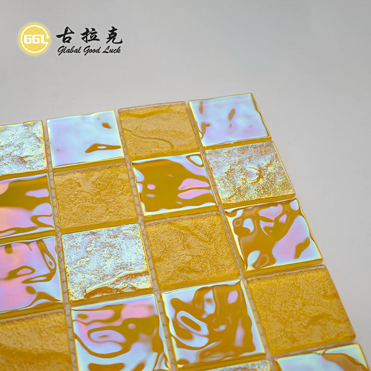 Gạch Mosaic Thủy Tinh Vuông Màu Vàng Óng Ánh dùng cho Hồ Bơi và Trang Trí Tường
