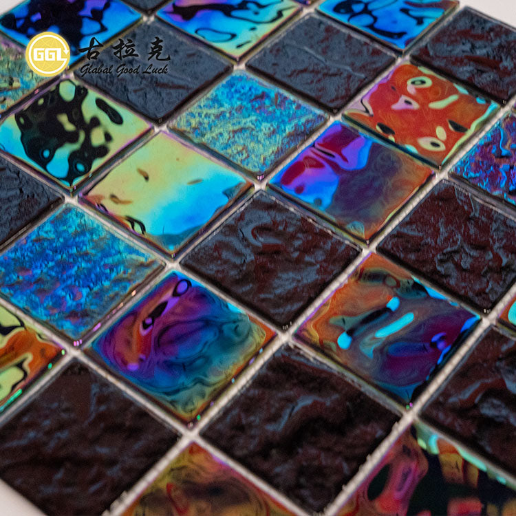 Gạch mosaic thủy tinh bóng óng ánh đen trang trí tường cho hồ bơi