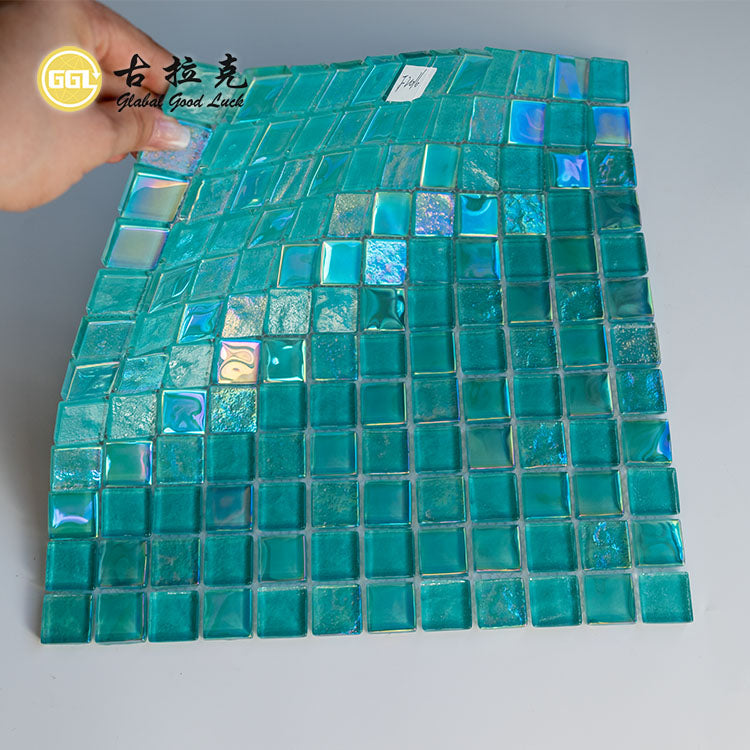 Gạch Mosaic Kính Lấp Lánh Óng Ánh Xanh Ngọc Lục Bảo Hình Vuông 300x300mm