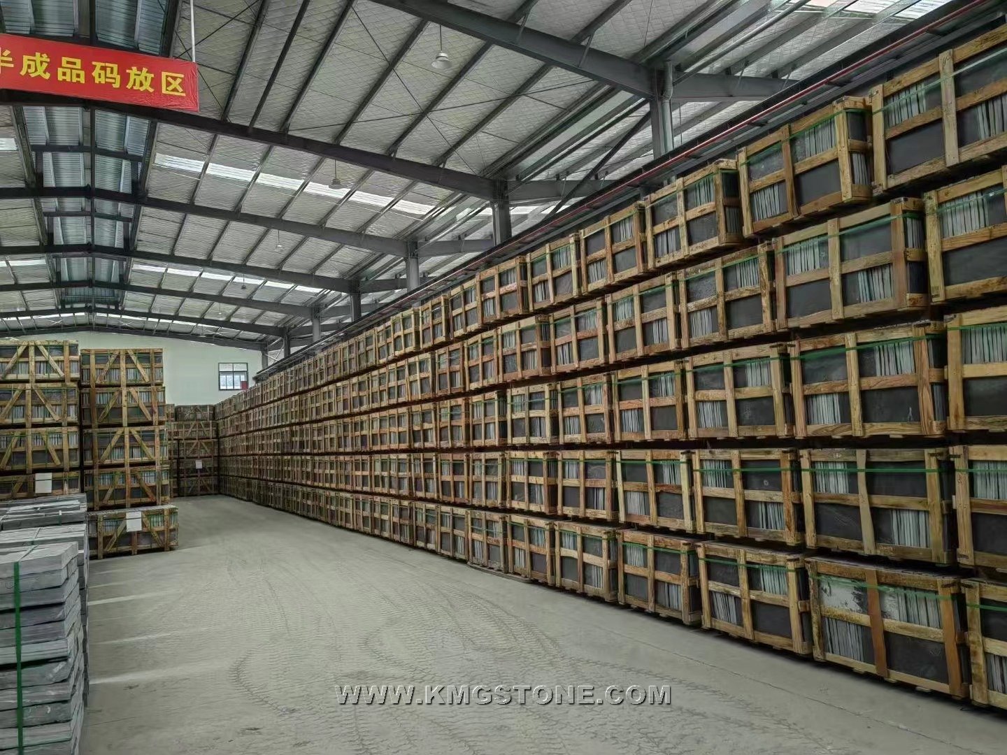 Cung cấp trực tiếp từ nhà máy Gạch đá phiến tự nhiên bền, hình dạng không đều, giá rẻ từ Trung Quốc, dùng để ốp lát mái, sàn, tường ngoài trời.