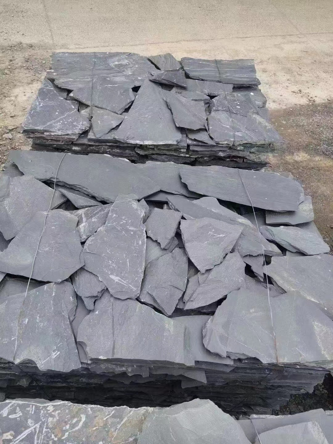 Đá lát tự nhiên màu đen phiến đá tự nhiên lát đường kiểu ngẫu hứng