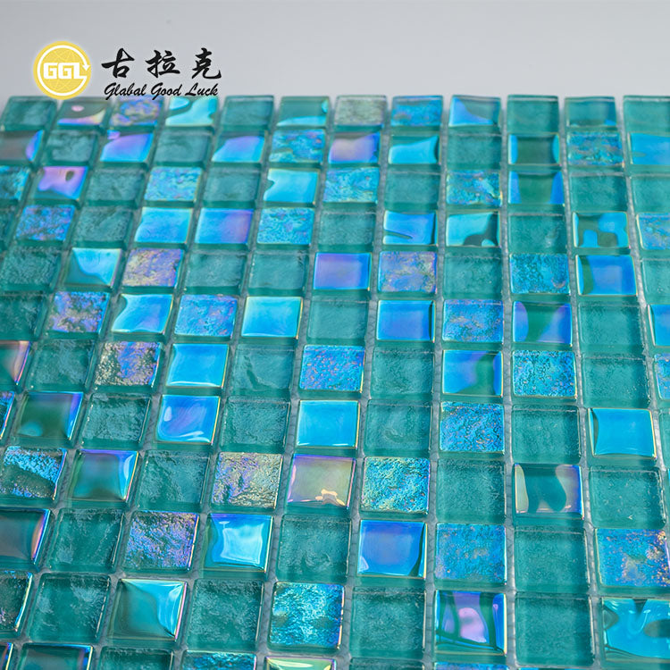 Gạch Mosaic Kính Lấp Lánh Óng Ánh Xanh Ngọc Lục Bảo Hình Vuông 300x300mm